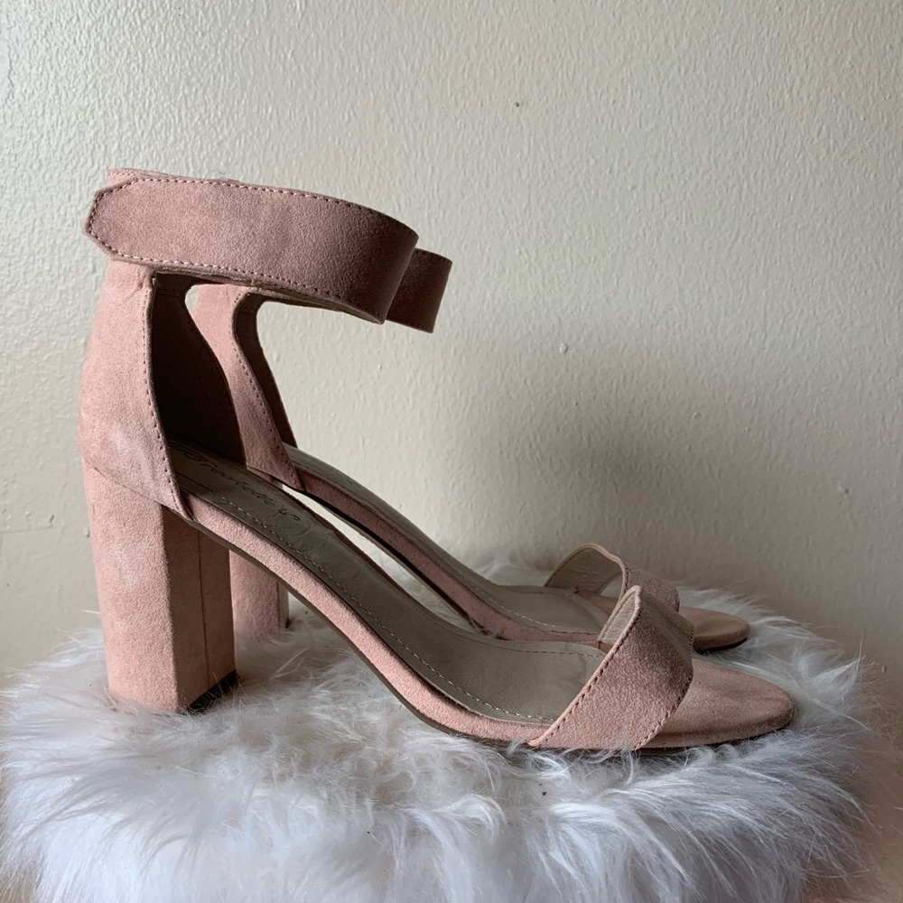 Women’s Heels - Picture 5 of 9
